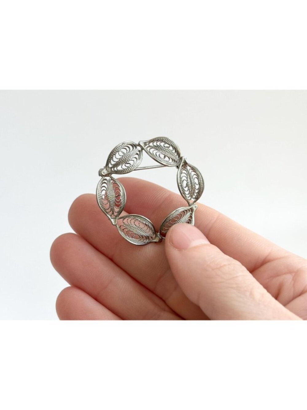 Silver Toned Floral Large Filigree Wreath Shaped Vintage Inspired Brooch - Picture 6 of 11